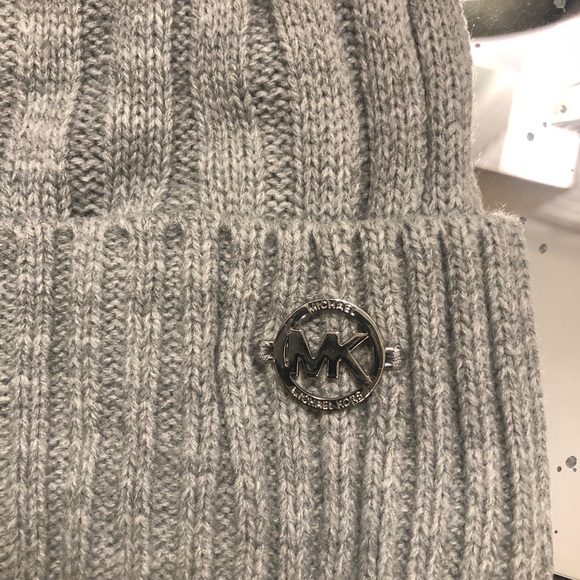 Michael Kors Beanie with Pom - Picture 4 of 8